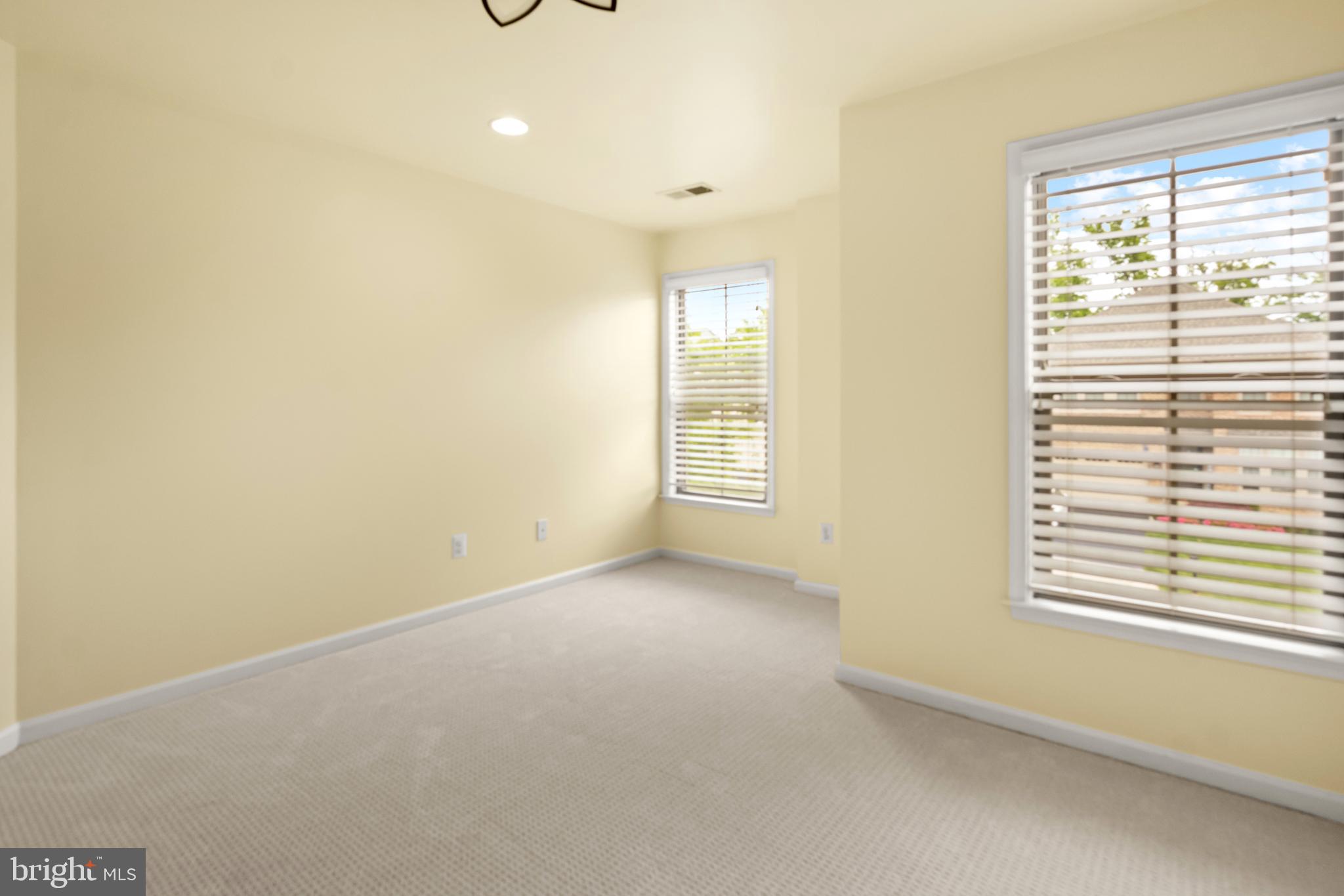 EAST CHASE - Residential