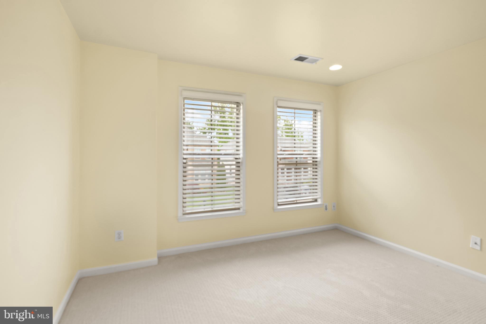 EAST CHASE - Residential