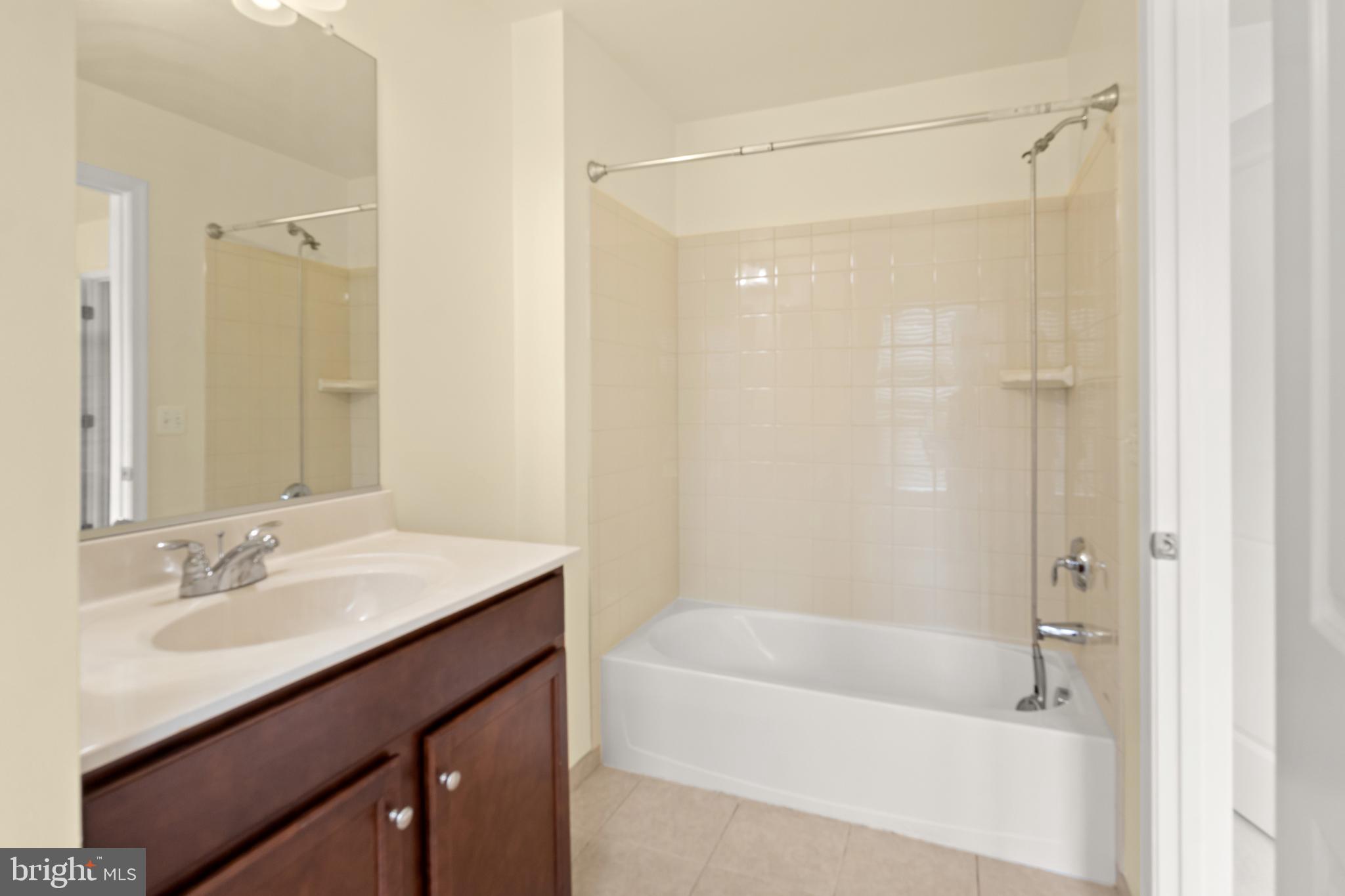 EAST CHASE - Residential
