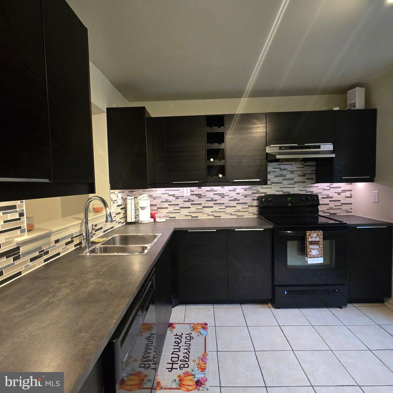 185 STIRLING COURT 185