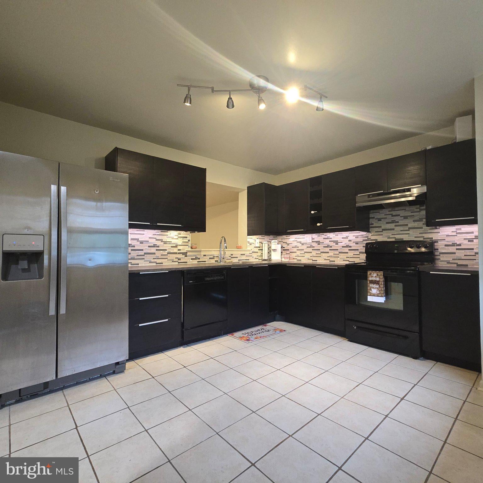 185 STIRLING COURT 185