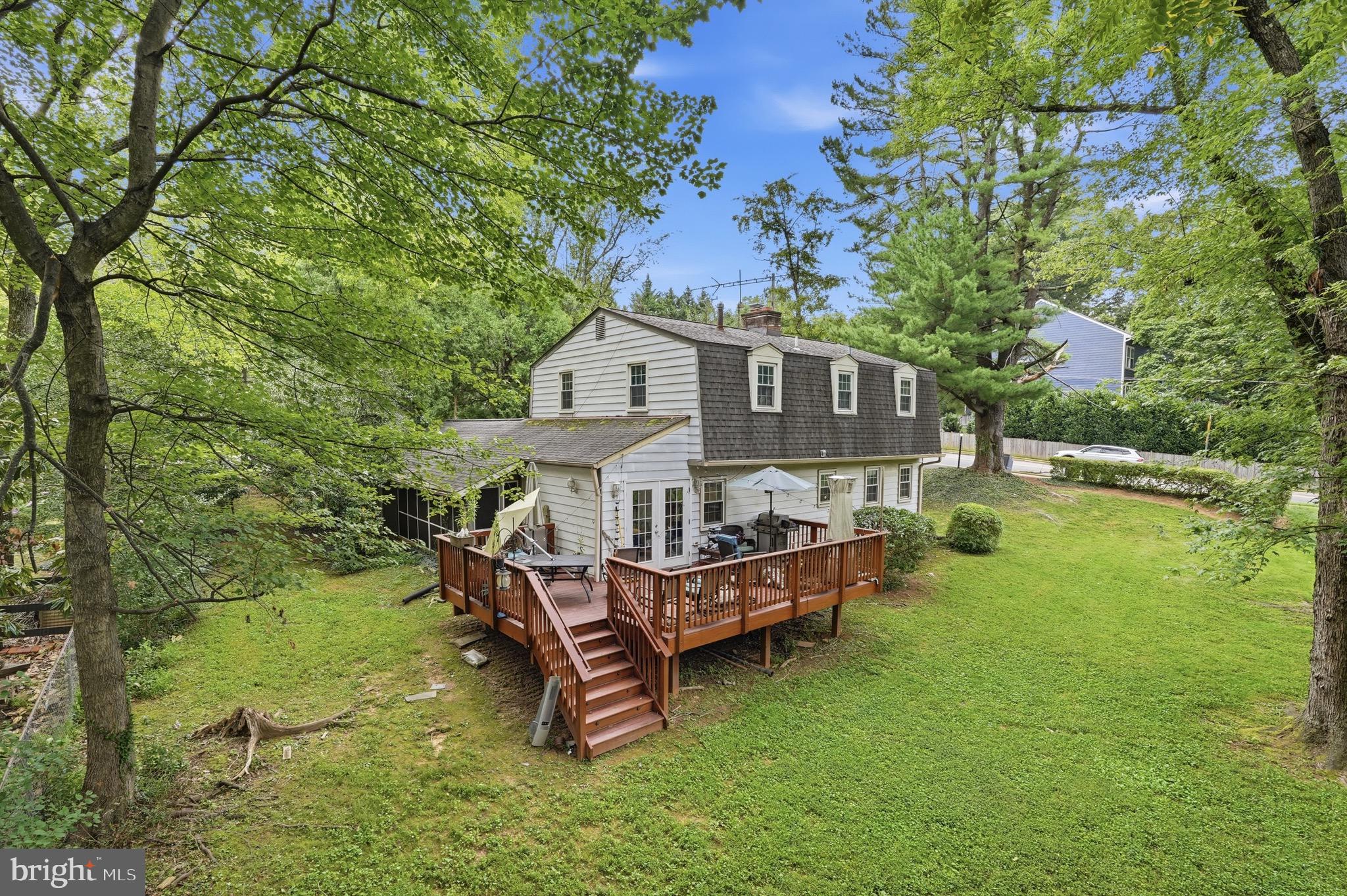 300 BROADLEAF DRIVE NE