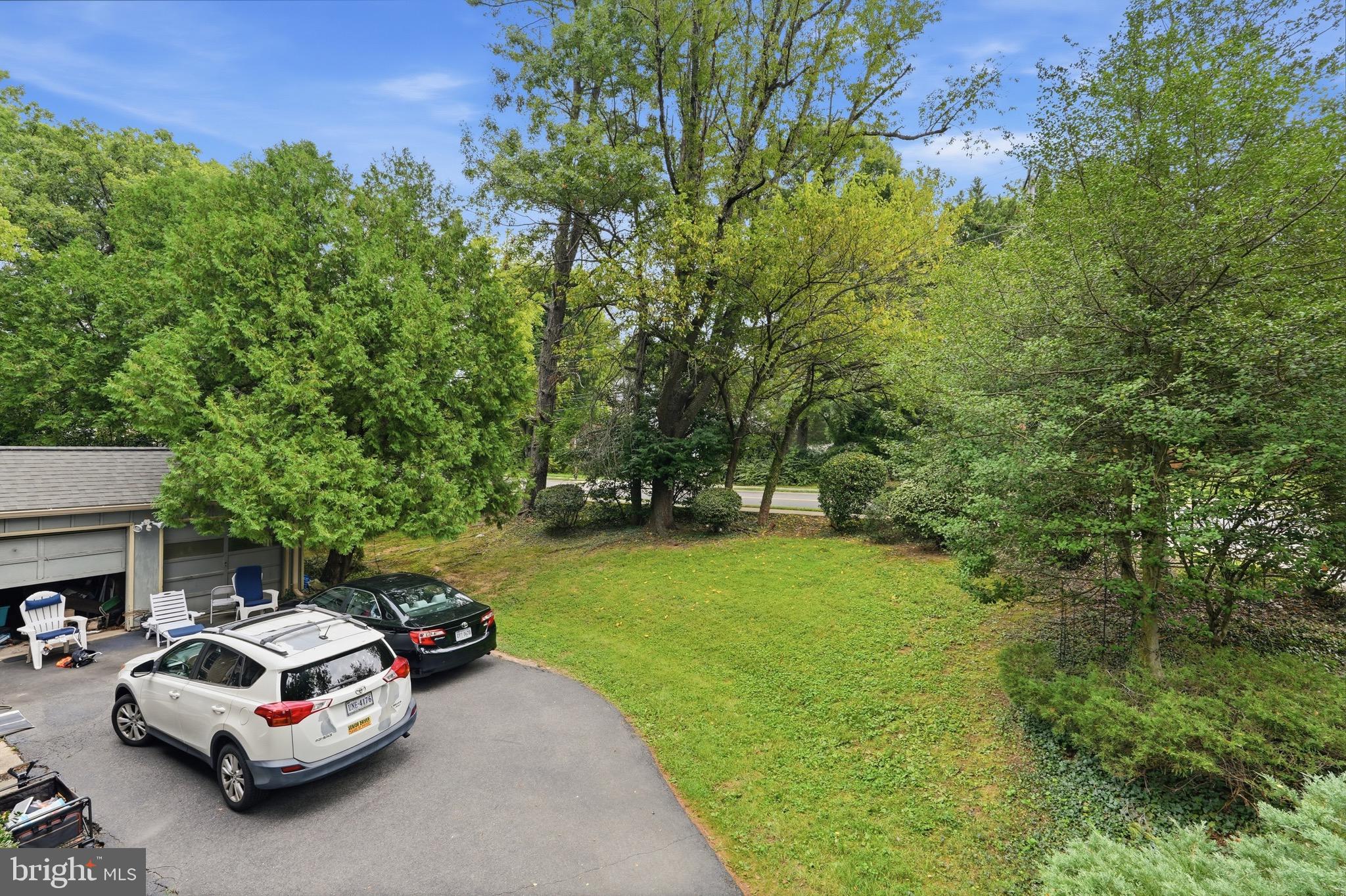 300 BROADLEAF DRIVE NE