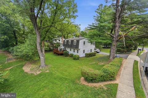 Photo of 300 Broadleaf Drive NE, VIENNA, VA 22180 (MLS # VAFX2336118)