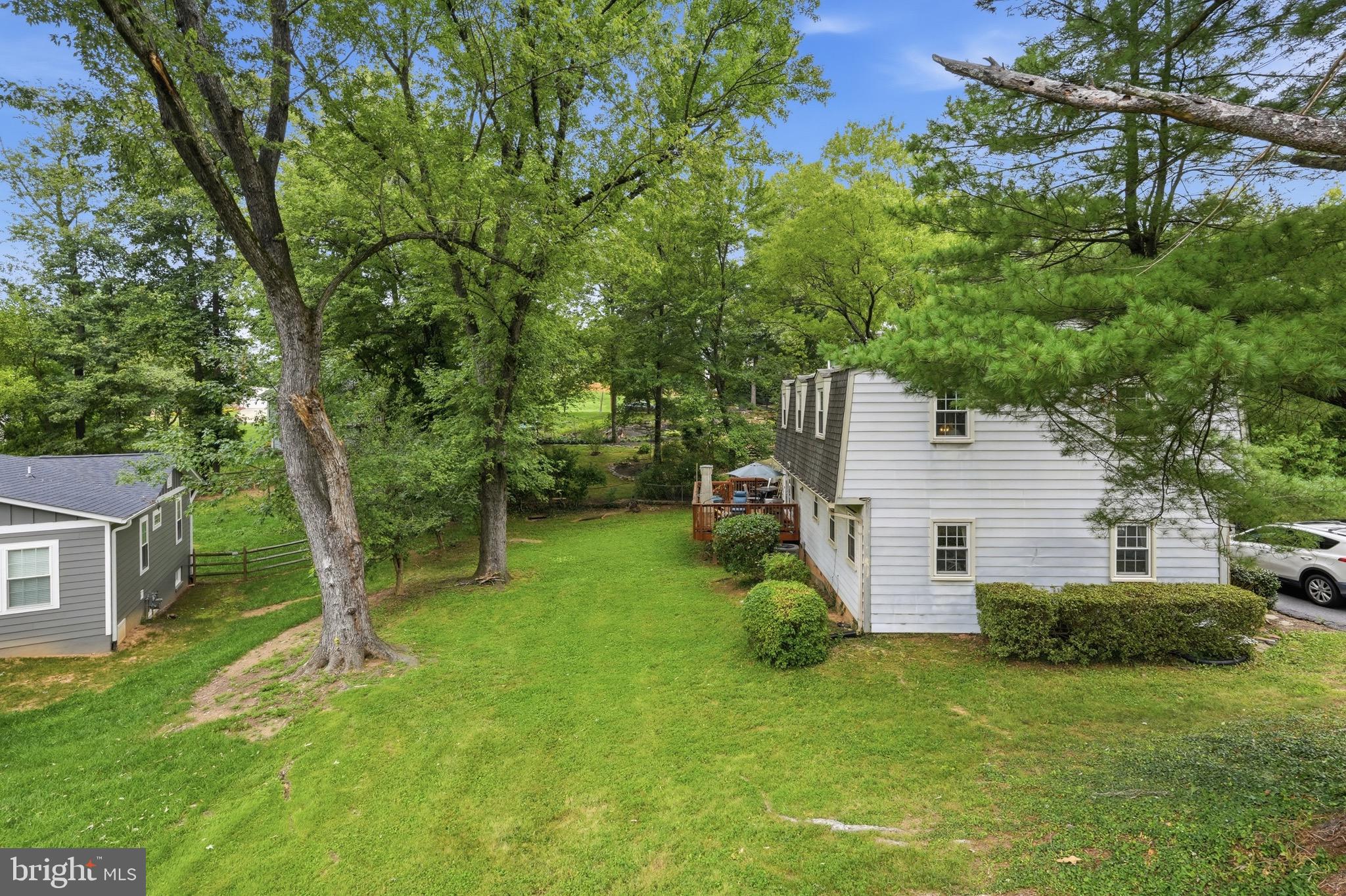 300 BROADLEAF DRIVE NE