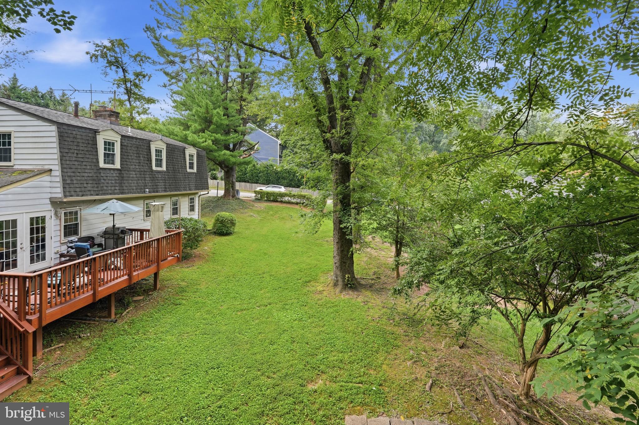 300 BROADLEAF DRIVE NE