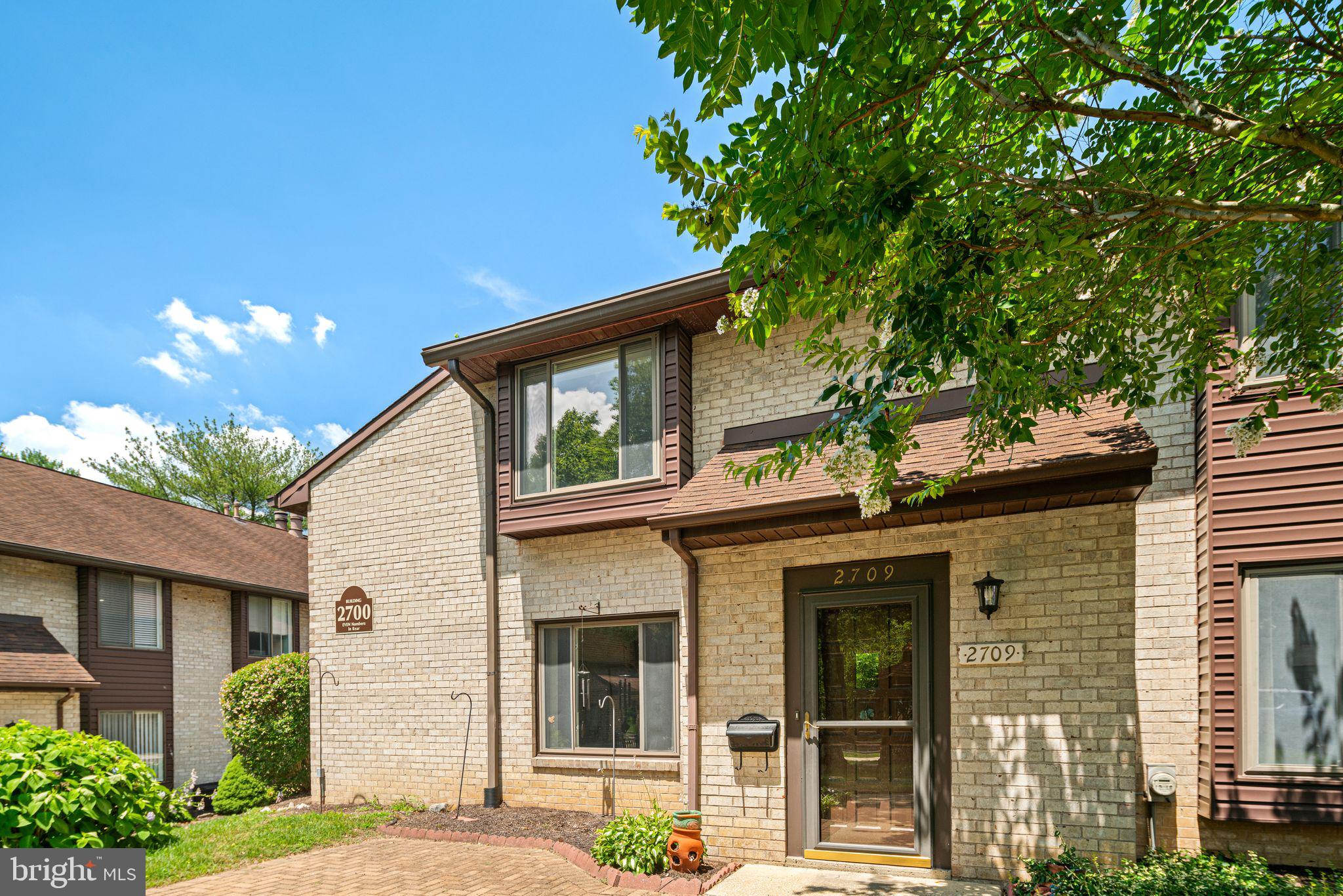 2709 RED OAK CIRCLE