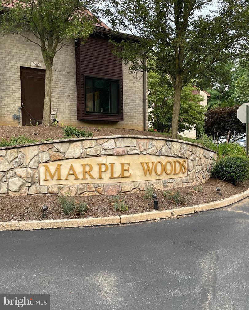 2709 RED OAK CIRCLE