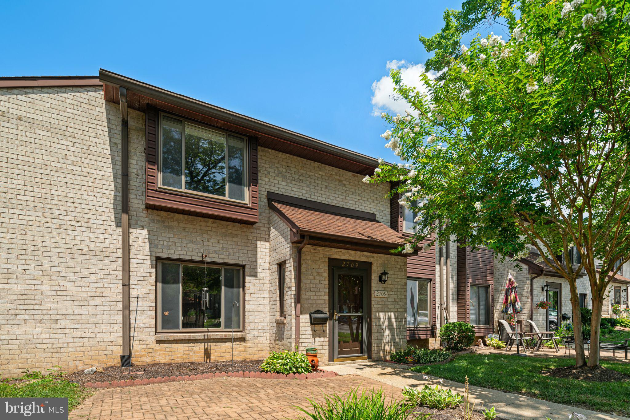2709 RED OAK CIRCLE