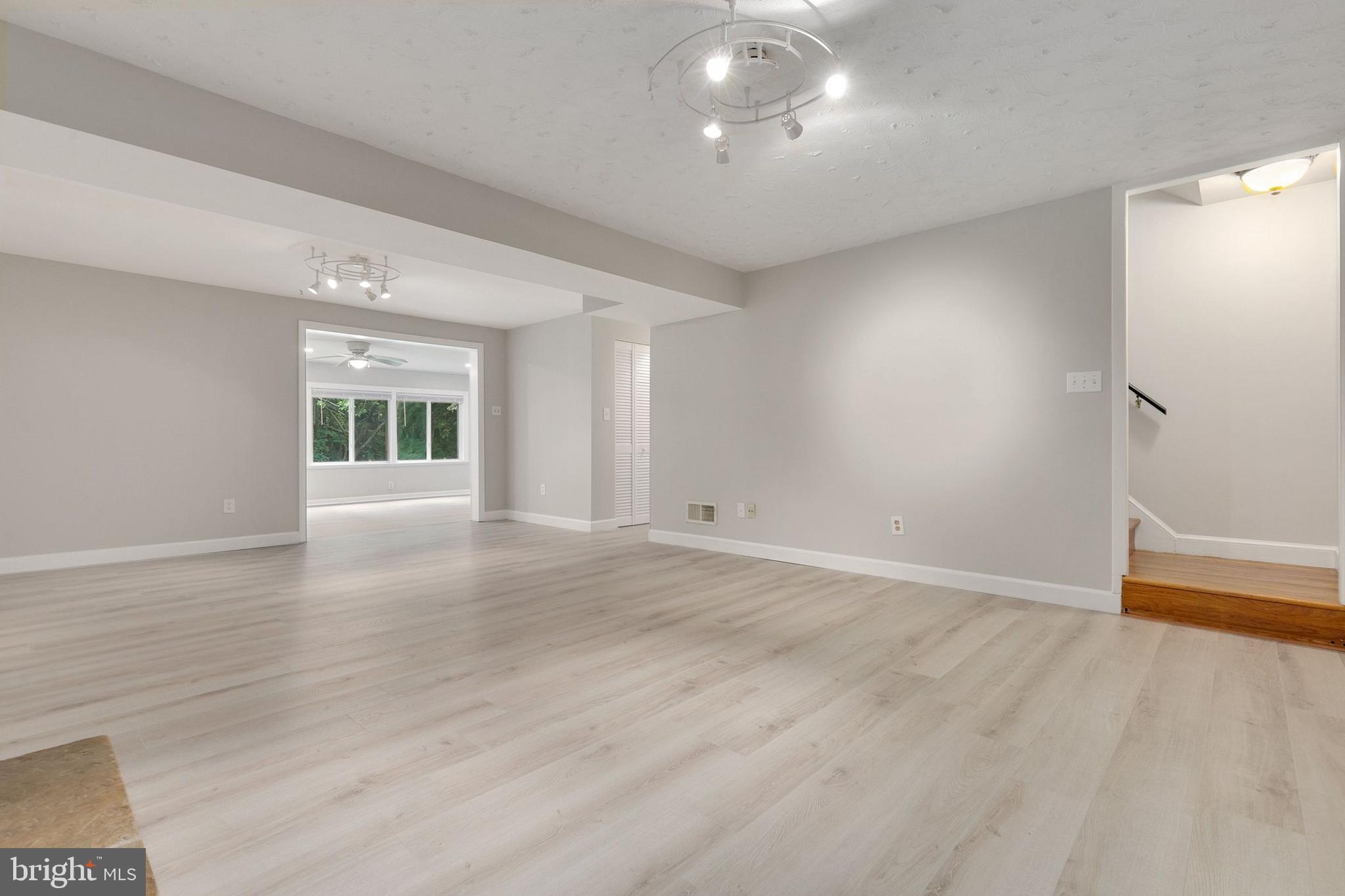 QUINCE ORCHARD VALLEY - Residential