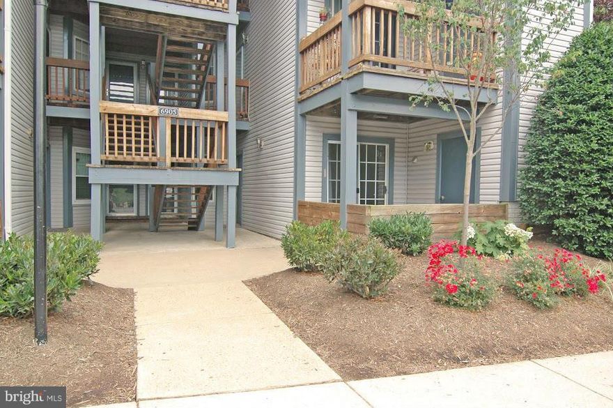 This bright, first floor condo is centrally located in one of most sought after Alexandria neighborhoods: Kingstowne. The newly renovated condo has hardwood floors in the foyer and dining room and the living room opens up nicely to the kitchen.  There are two bedrooms with ceiling fans and two full baths. Conveniently located minutes from Hwy 495, Hwy 395 & Hwy 95 and Franconia-Springfield metro.