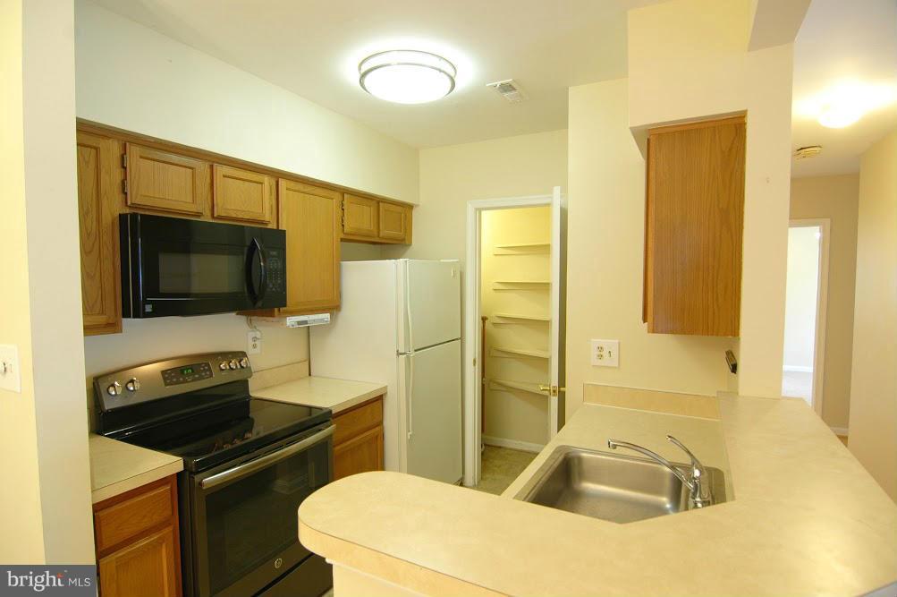 SURREY AT MANCHESTER LAKES - Residential Lease