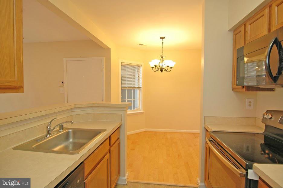 SURREY AT MANCHESTER LAKES - Residential Lease