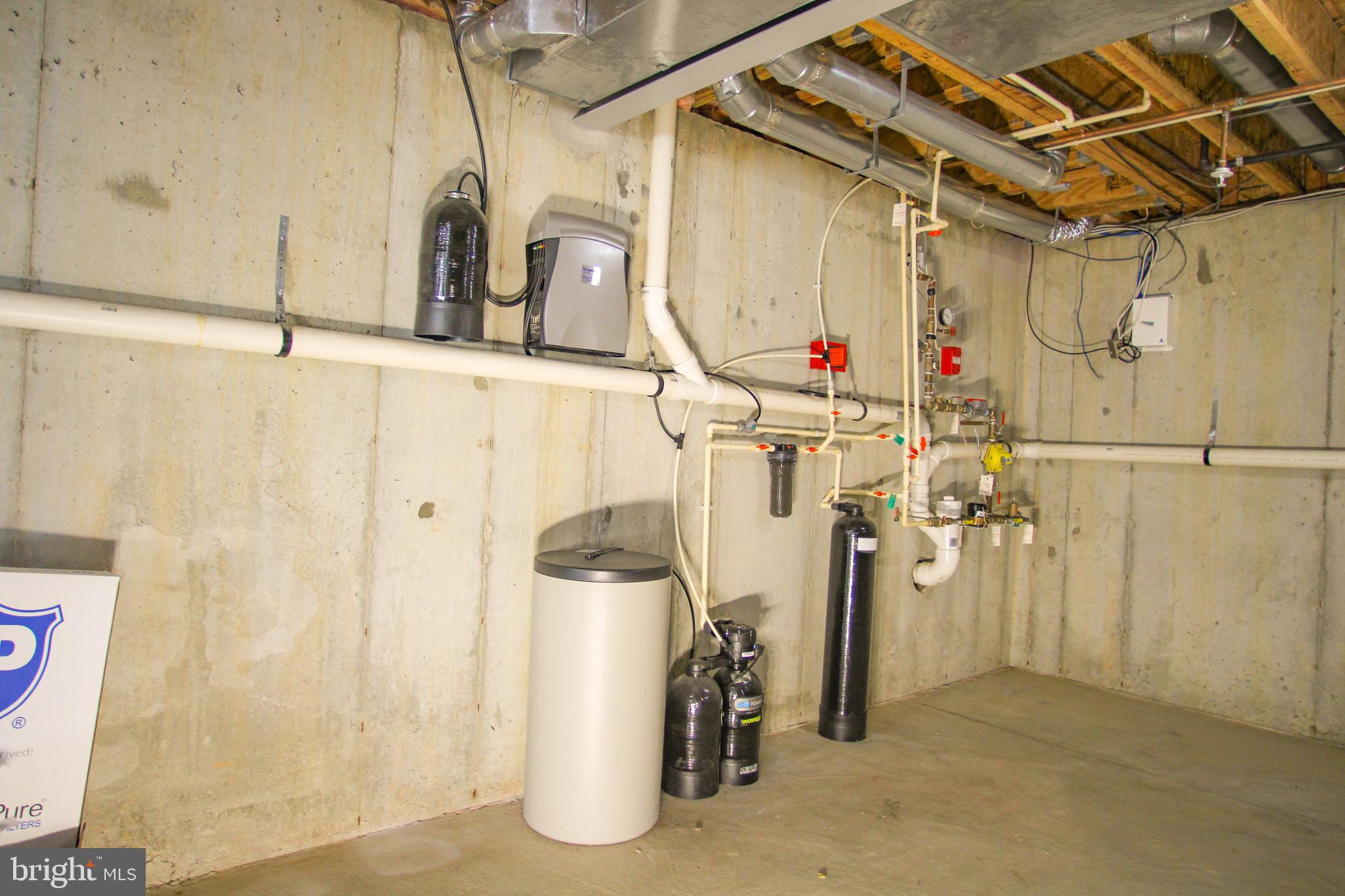 WHITELAND WOODS - Residential Lease