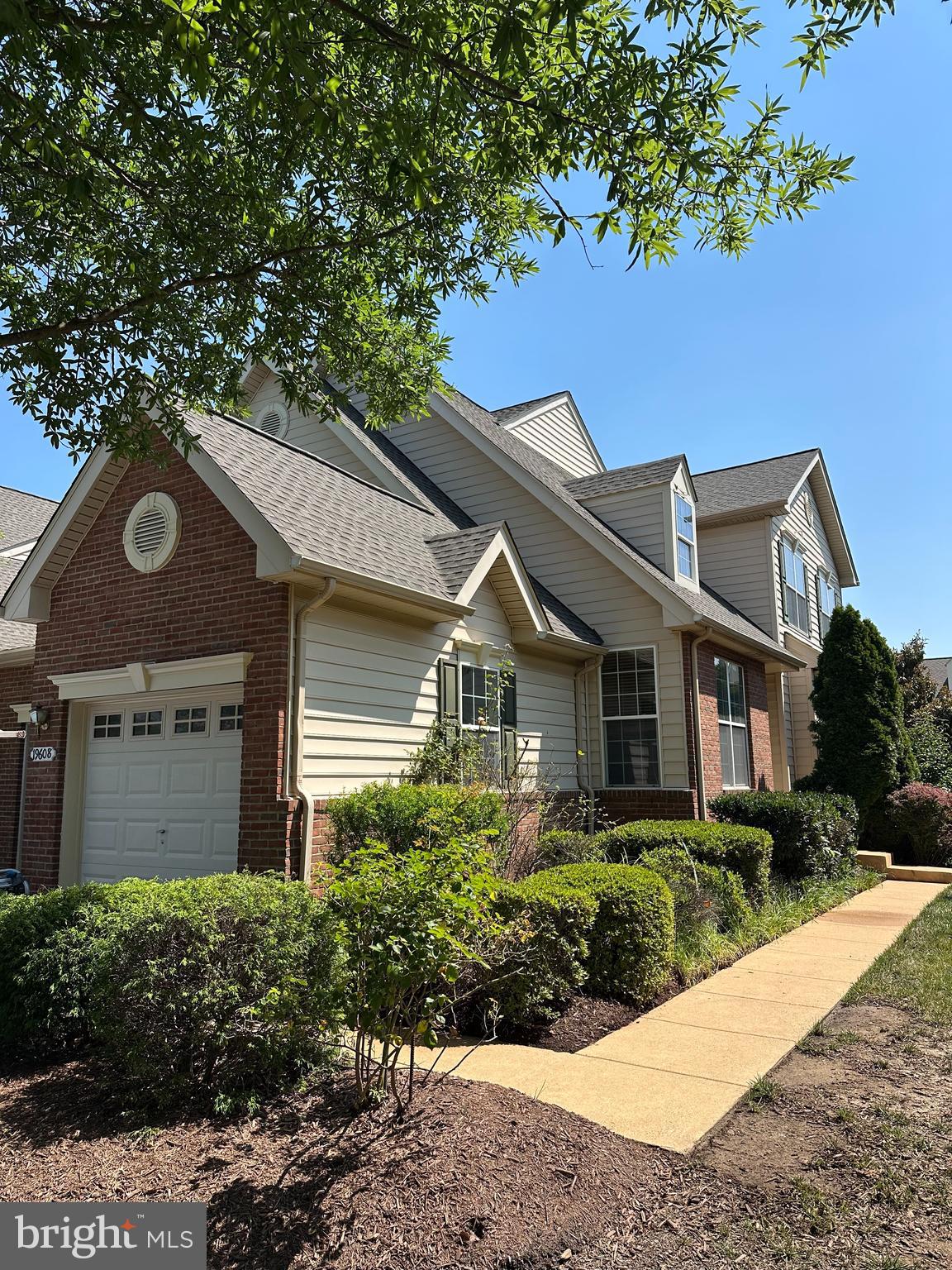 19608 EDGEMONT SQUARE