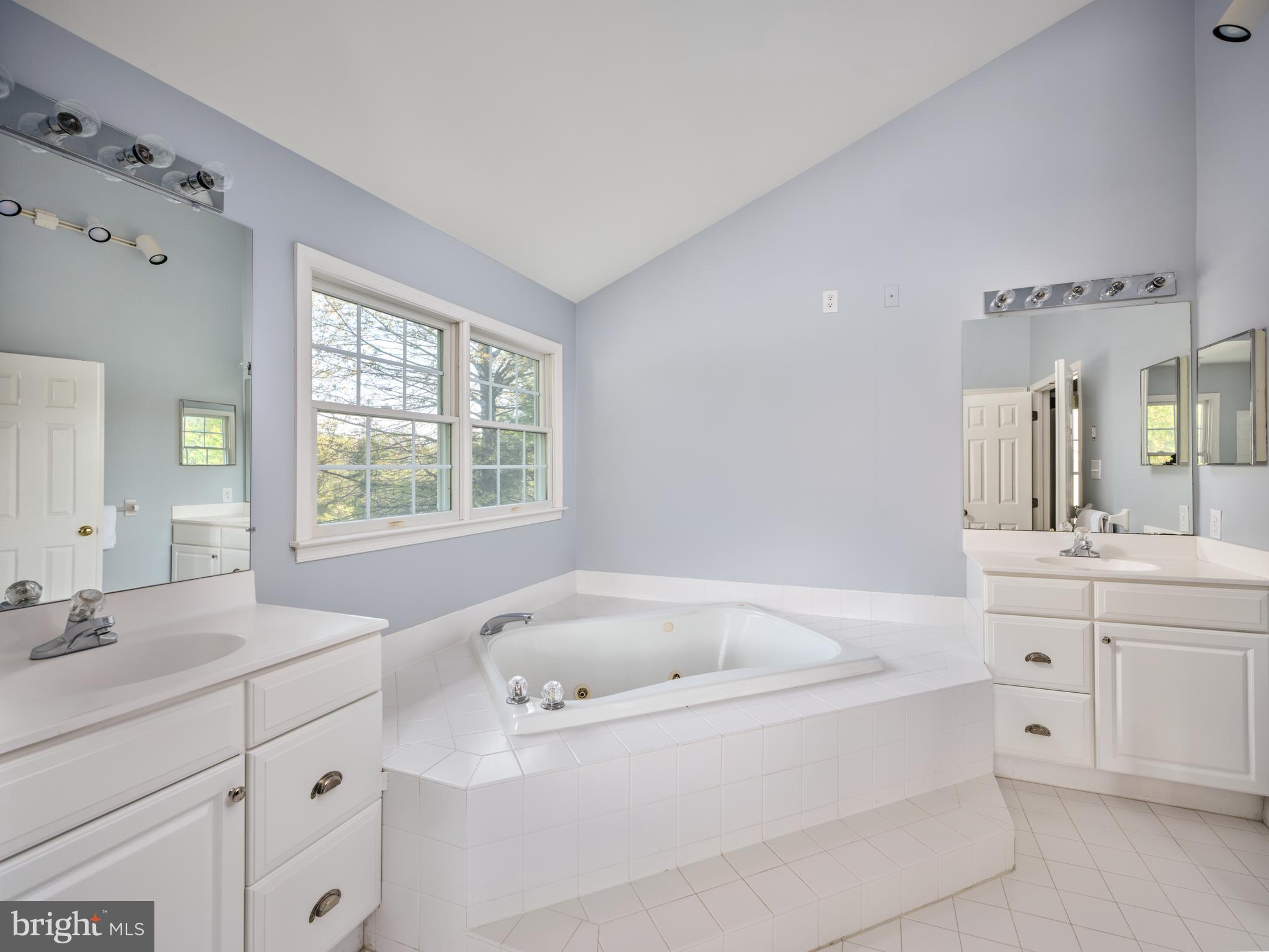 BUCKS CTY COUNTRYC - Residential