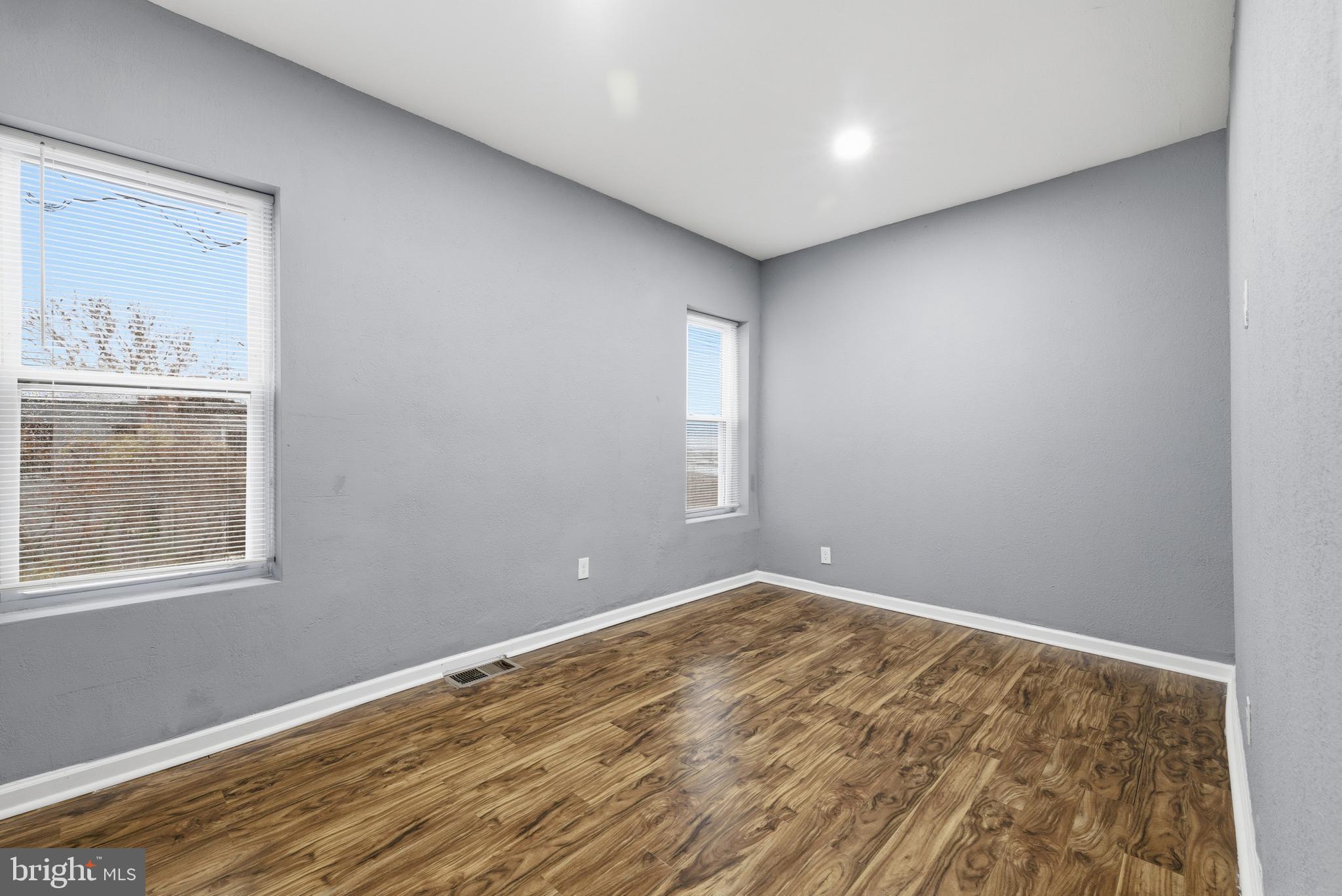 BOOTH-BOYD - Residential