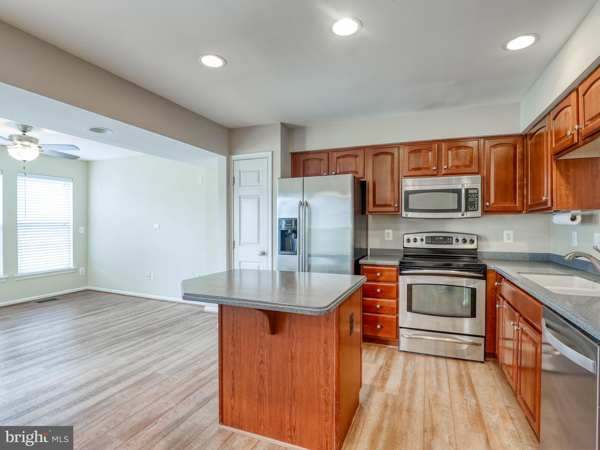 LAKELAND PLACE - Residential