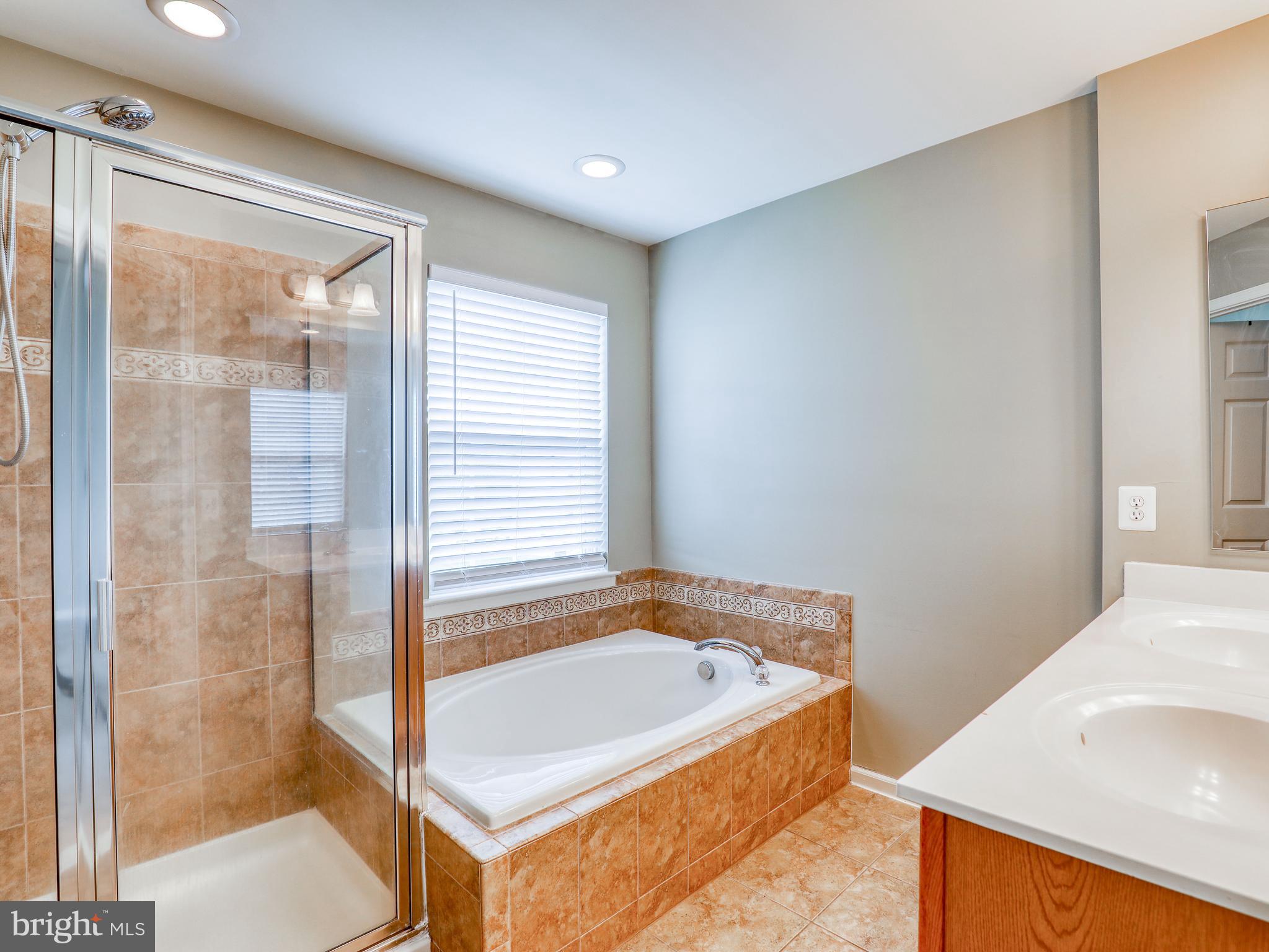 LAKELAND PLACE - Residential