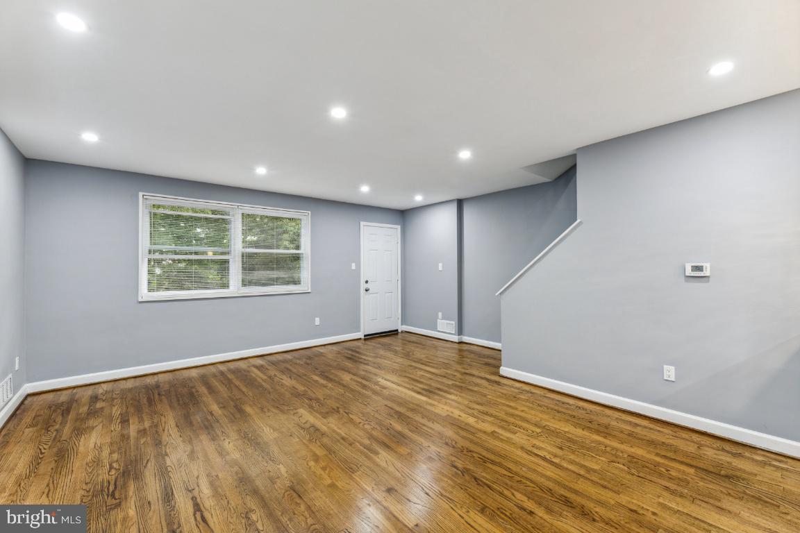 OXON HILL - Residential