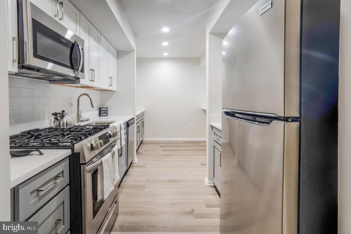 1699 YALE PLACE 1713