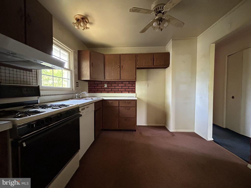 STRAWBERRY HILL EST SUB - Residential