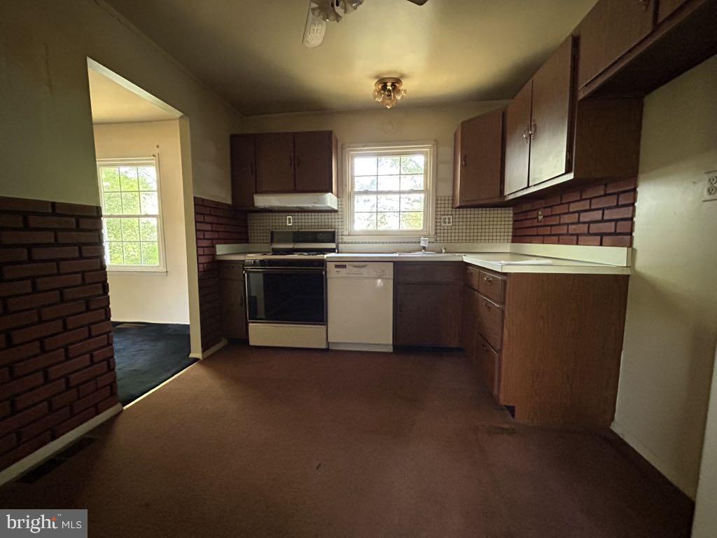 STRAWBERRY HILL EST SUB - Residential
