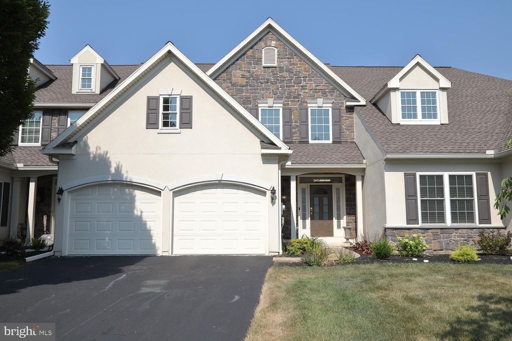 Photo of 852 Huntington Place, Lancaster, PA 17601 (MLS # PALA2053644)
