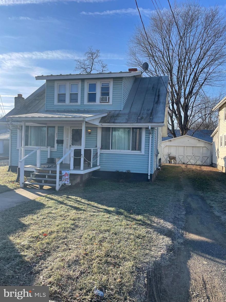 Don't miss out on a newly renovated home located in the heart of town.  Within walking distance to restaurants, Pilgrim's Pride, court house, town park and more.  Open the front door to a spacious dining living room combo.  A renovated kitchen with a new addition with a laundry room/bathroom combo.  Enjoy the pine shiplap in the downstairs bedroom.  Ceramic tile in kitchen and bathrooms.  With just a short drive you can be enjoying ski resorts, State and National Parks.  Fiber optic internet is available.