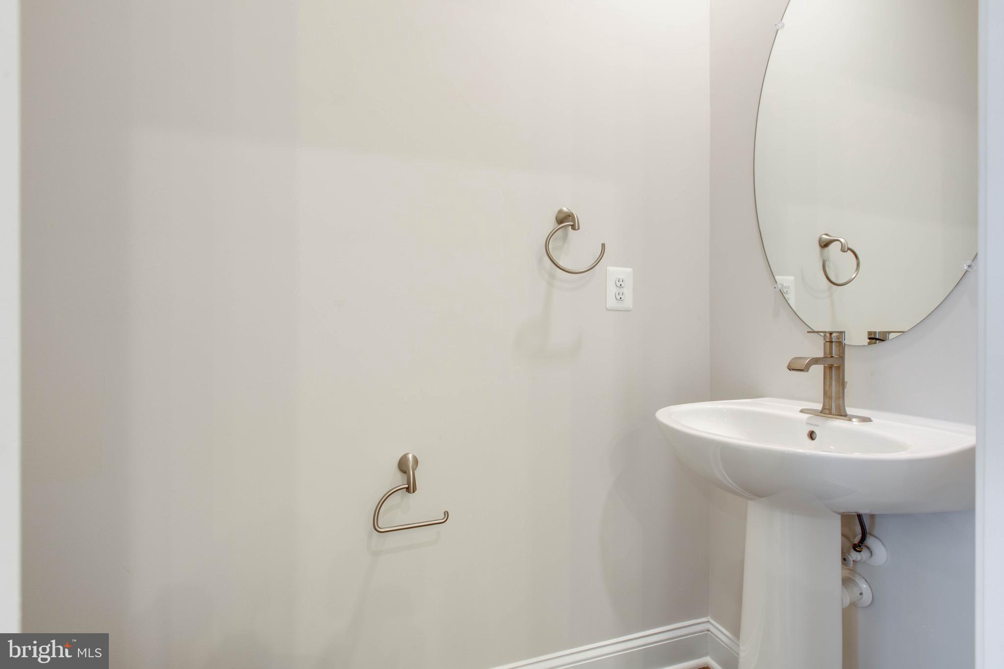 OXFORD SQUARE - Residential Lease