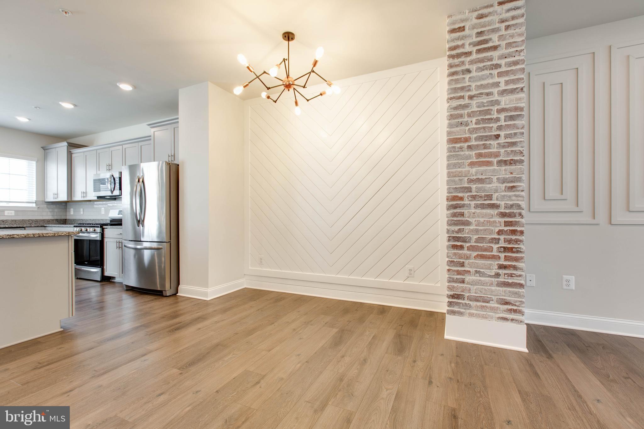 OXFORD SQUARE - Residential Lease