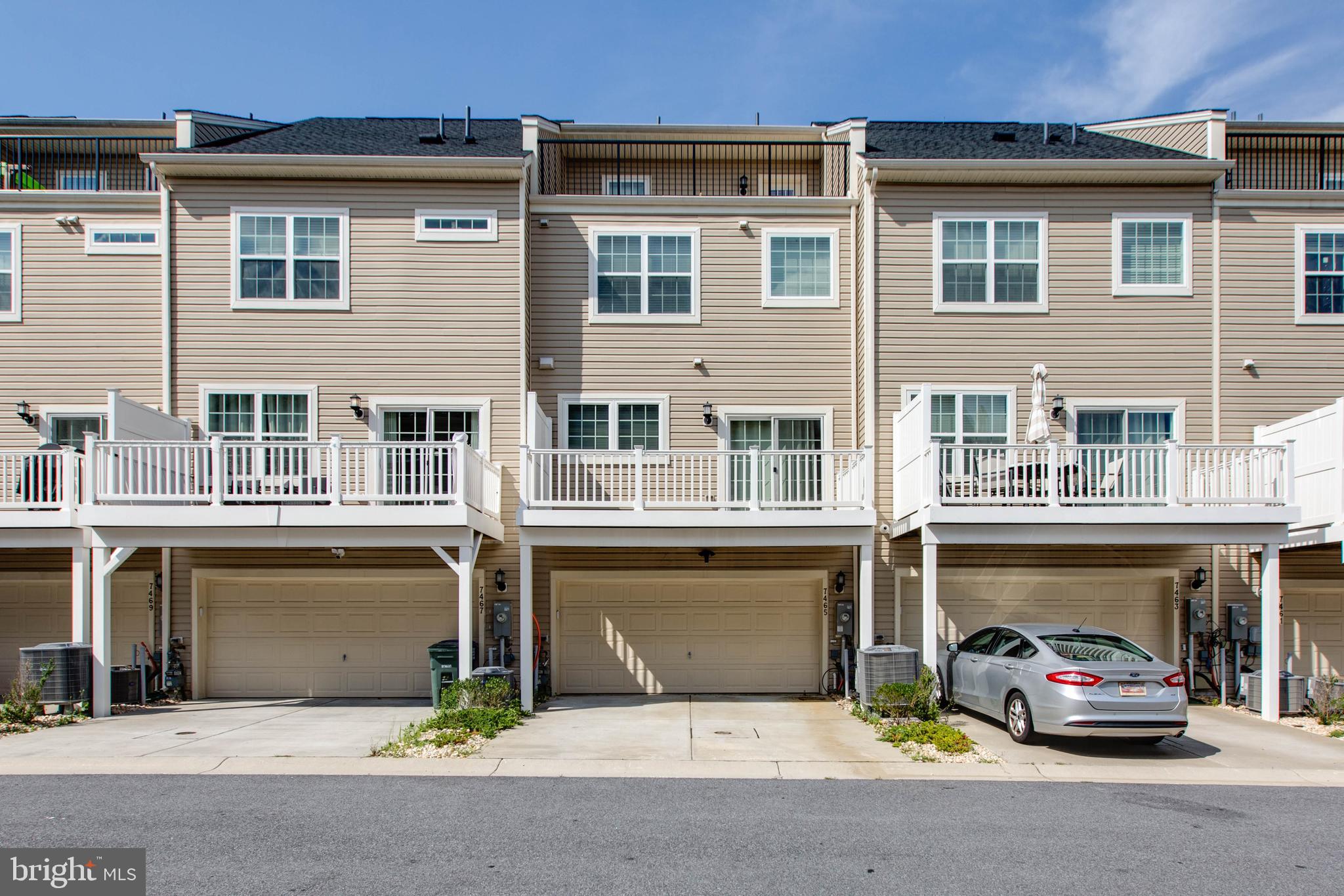 OXFORD SQUARE - Residential Lease