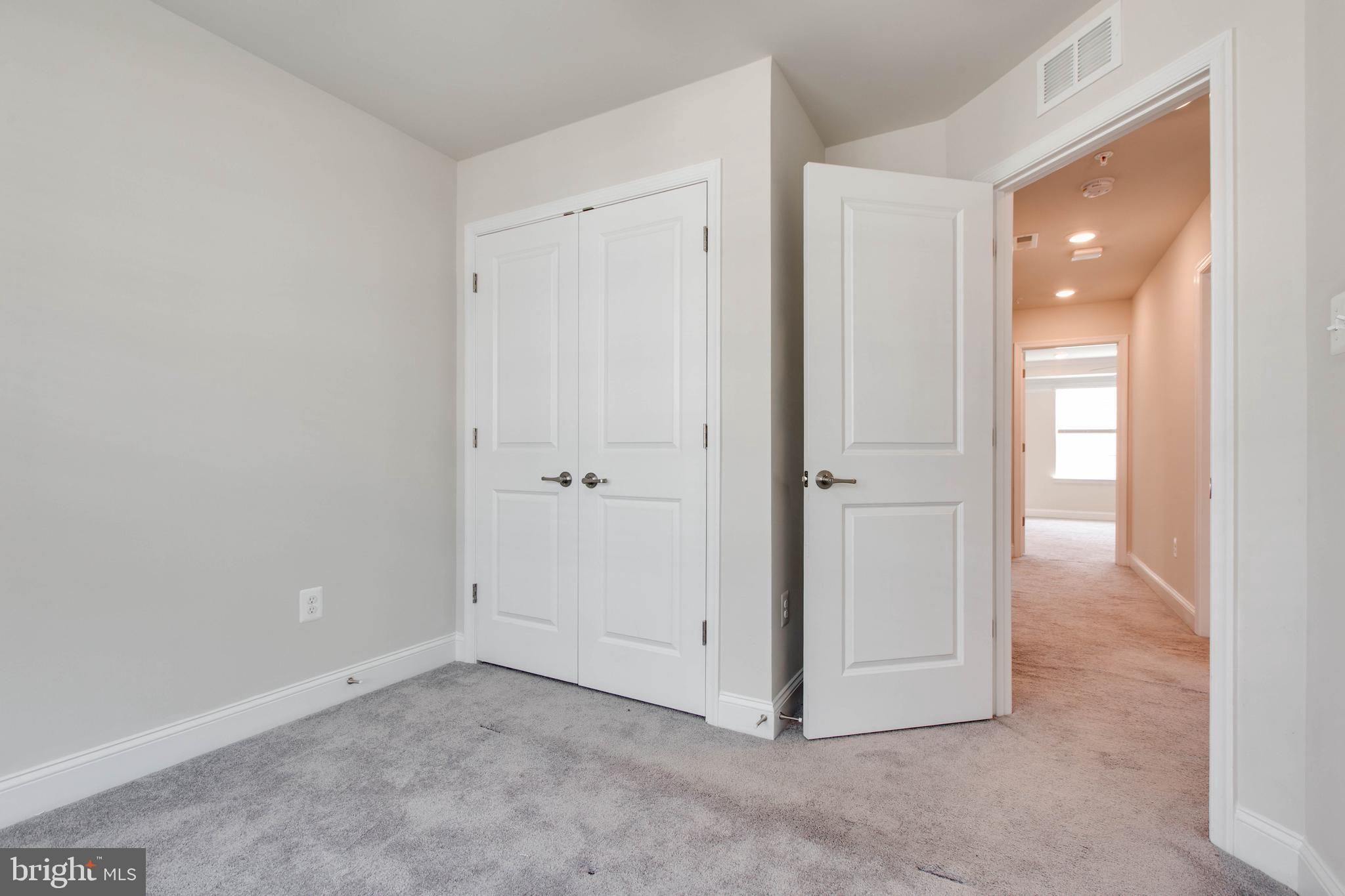 OXFORD SQUARE - Residential Lease