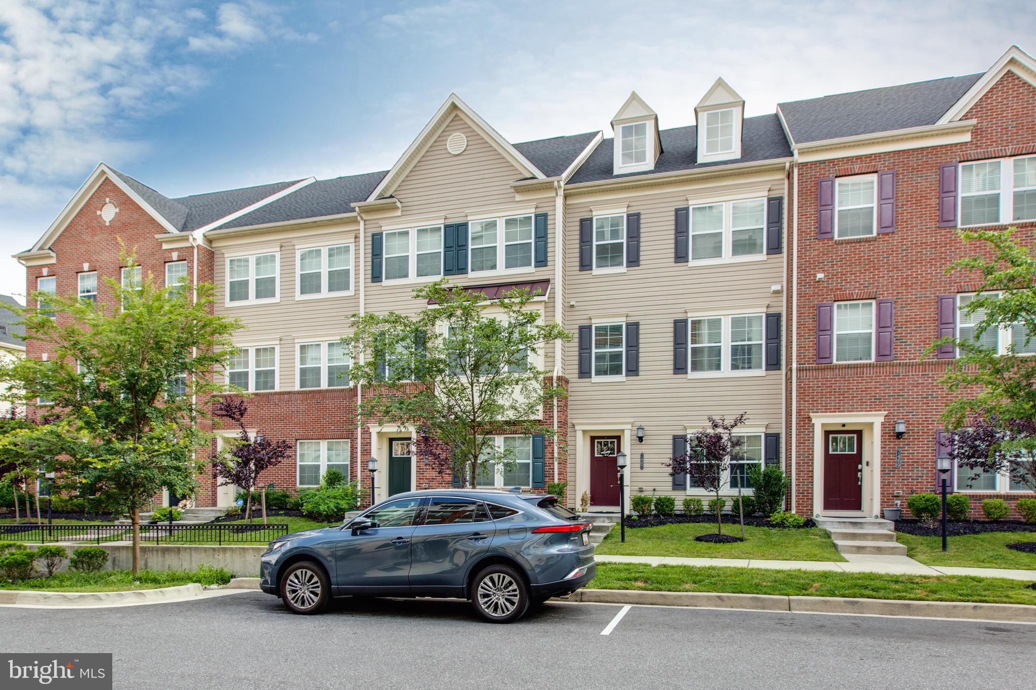 OXFORD SQUARE - Residential Lease