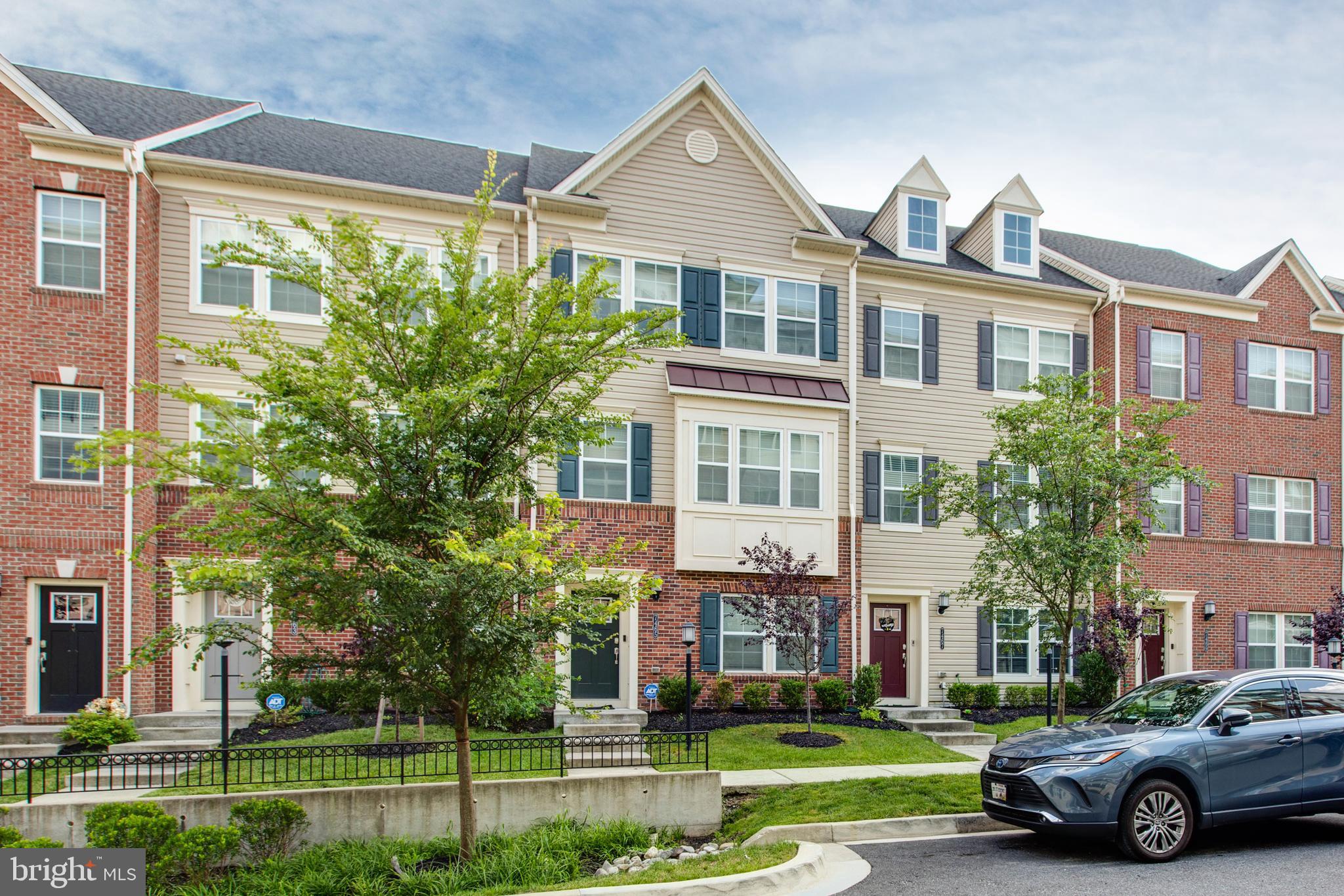 OXFORD SQUARE - Residential Lease