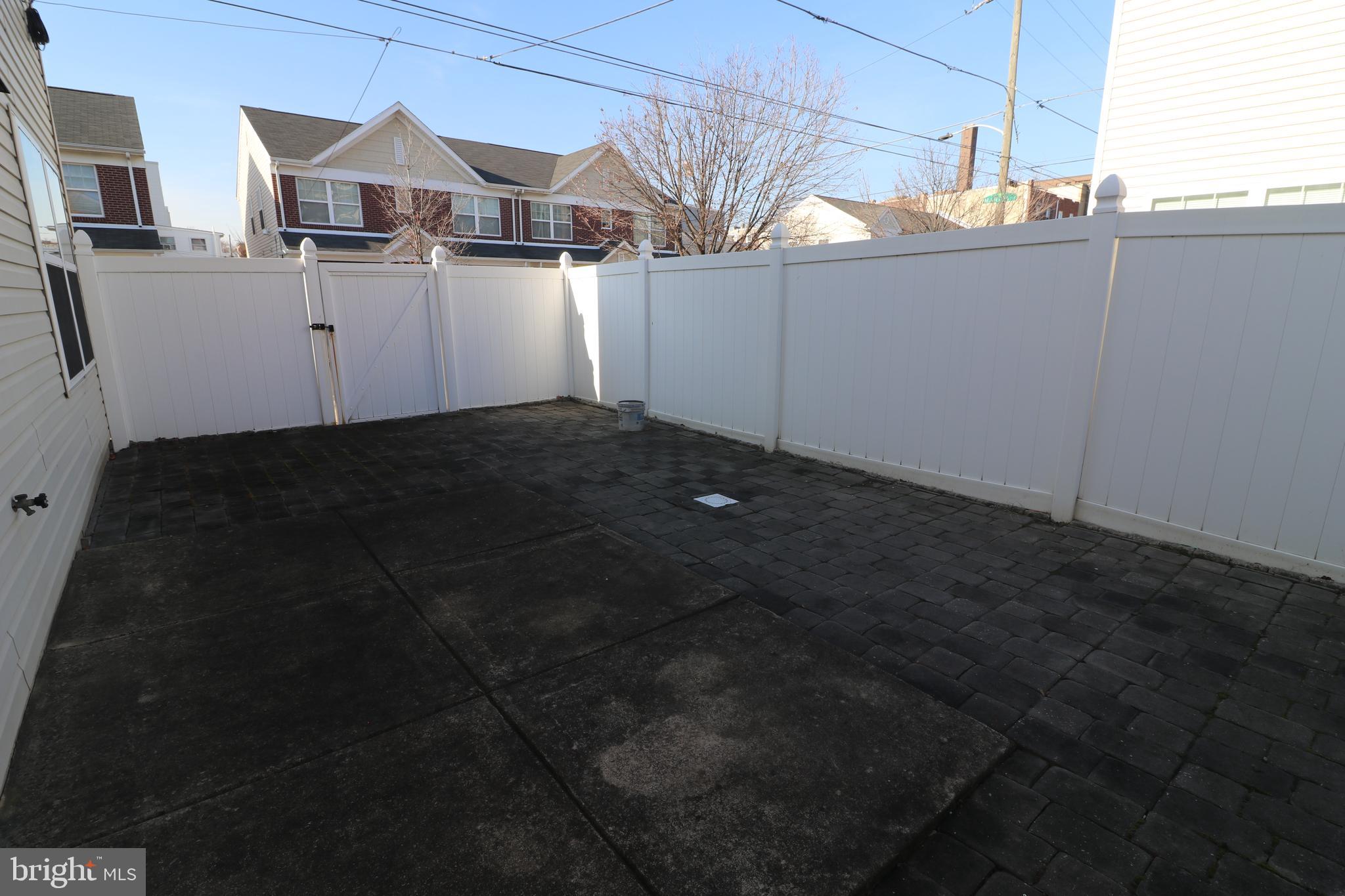 DICKINSON NARROWS - Residential