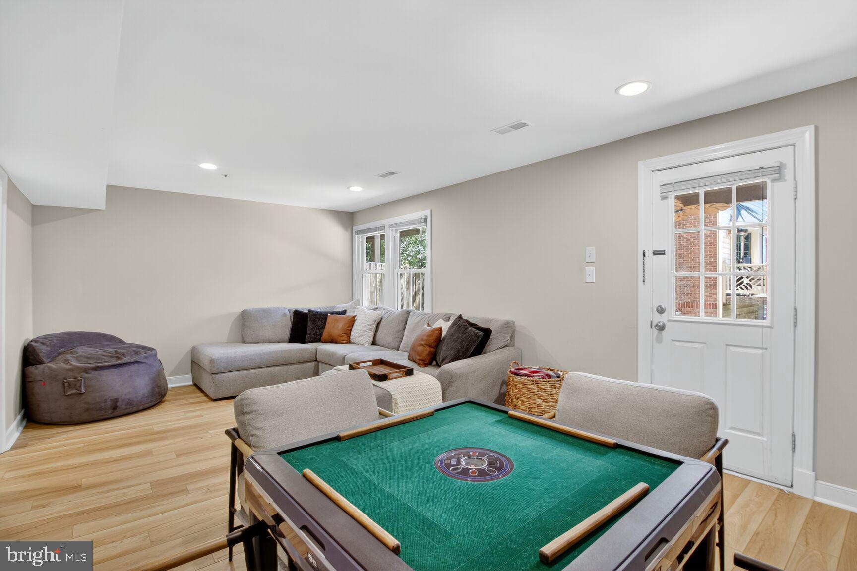 QUINCE ORCHARD KNOLLS - Residential Lease