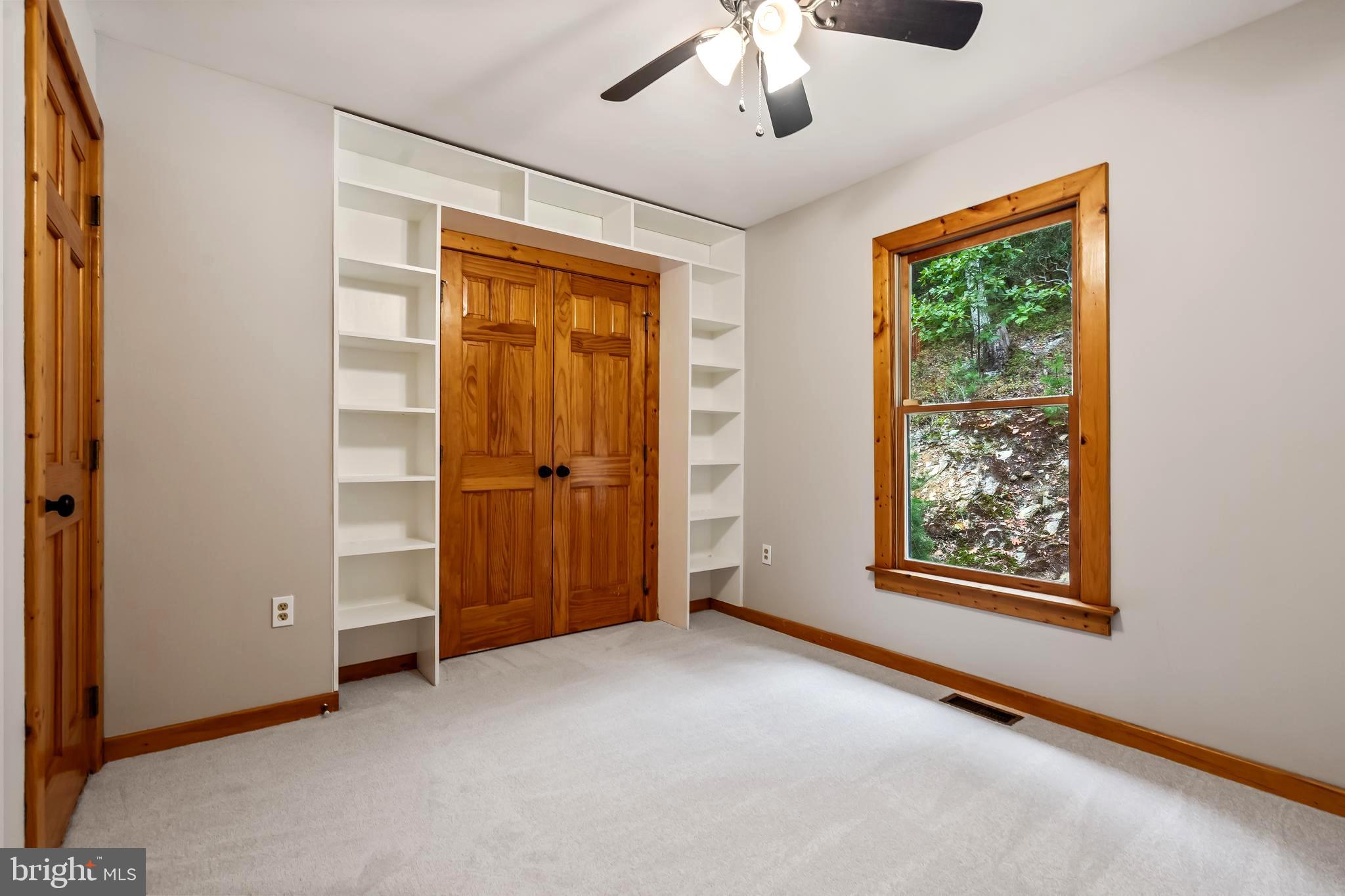 BULL RUN MOUNTAIN ESTATE - Residential