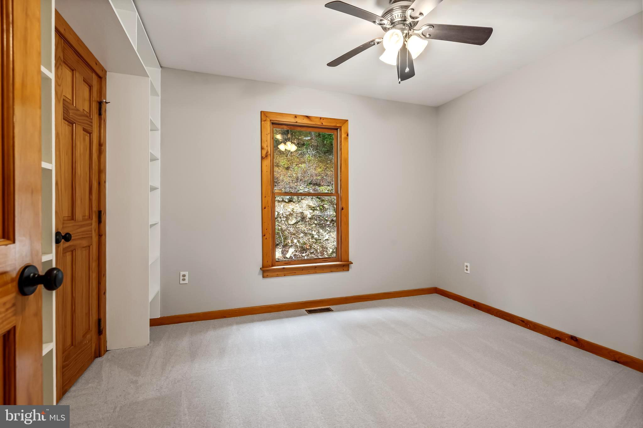 BULL RUN MOUNTAIN ESTATE - Residential