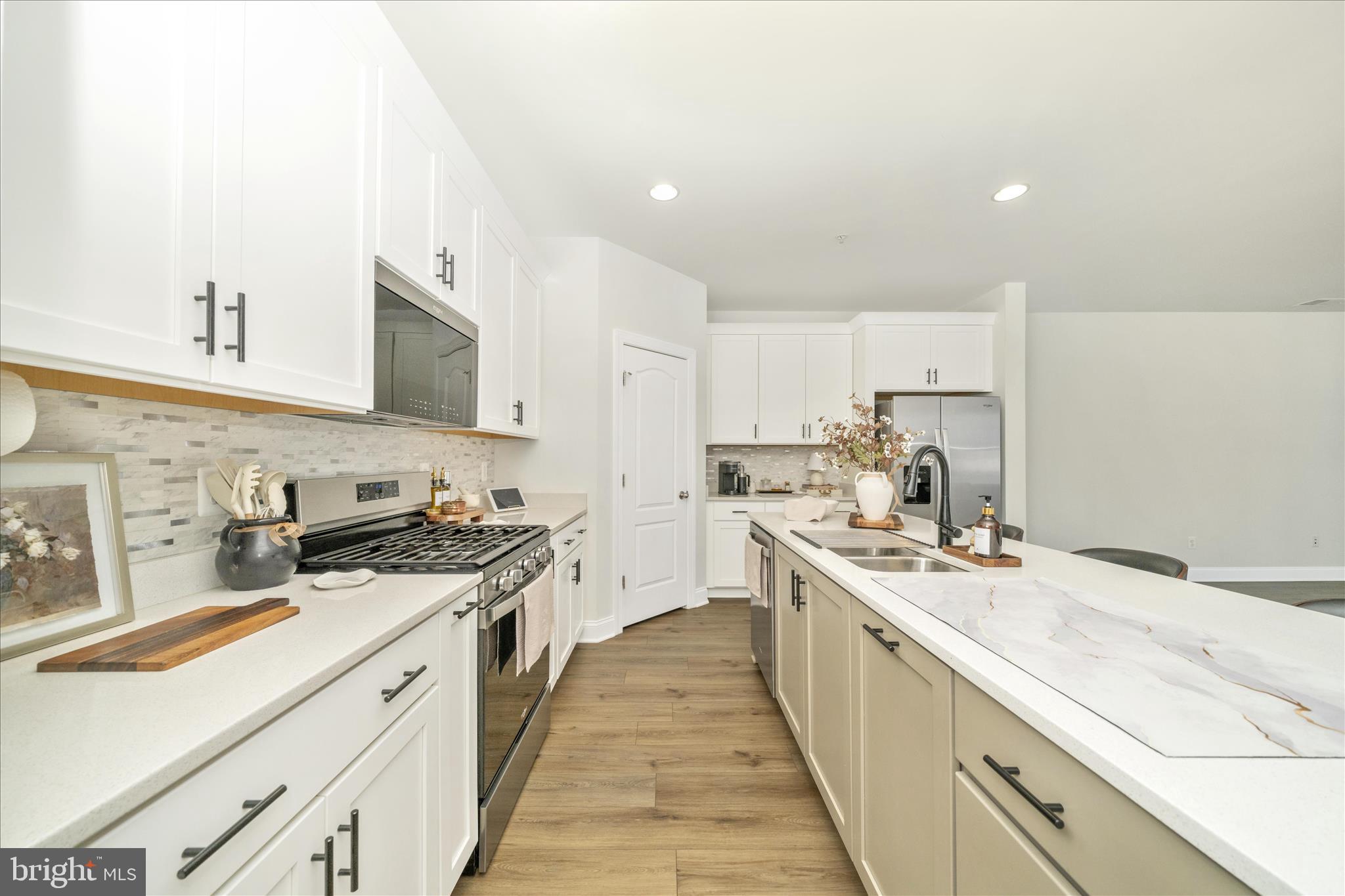 ROSEHILL MANOR - Residential