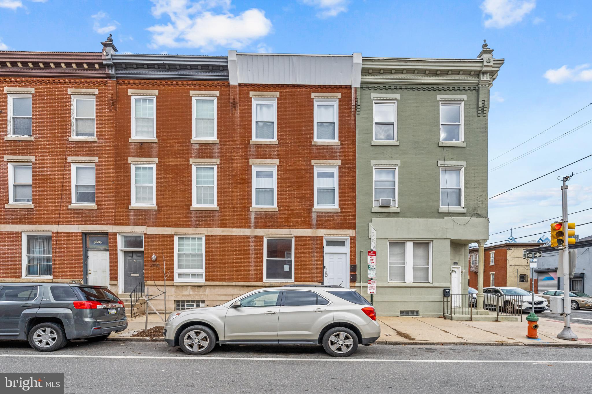 This beautifully renovated duplex is located in the highly sought-after Graduate Hospital neighborhood of Philadelphia, offering a prime investment opportunity with excellent cash flow potential. The property features two modern, updated apartment units. Unit 1 is a charming 1-bedroom, 1-bathroom apartment with a private rear yard and in-unit laundry, recently renovated with stylish finishes. Unit 2 is a spacious, bi-level 3-bedroom, 3-bathroom apartment, featuring in-unit laundry and recent renovations that bring a contemporary touch to the space. With the combination of a vibrant neighborhood and well-maintained units, this duplex represents a blue-chip investment with strong rental income, in one of Philadelphia's most desirable areas.