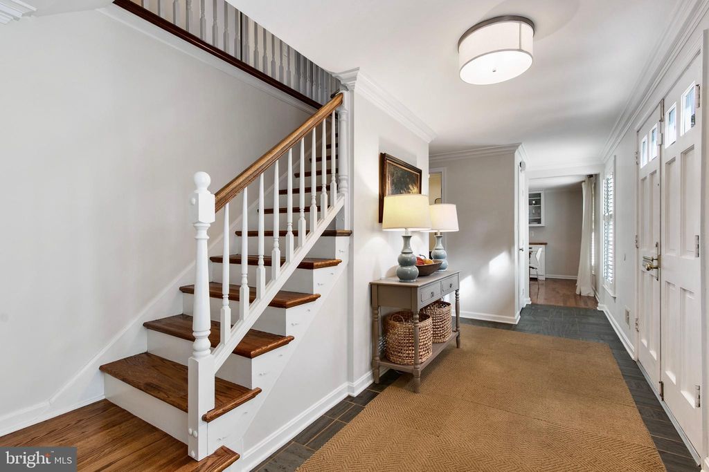 Photo of 1401 Fallsmead Way, POTOMAC, MD 20854 (MLS # MDMC2204168)