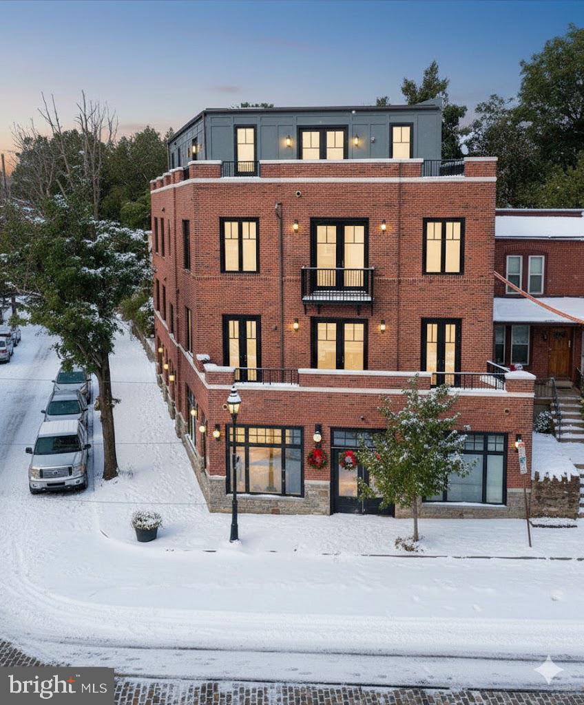 CHESTNUT HILL - Residential
