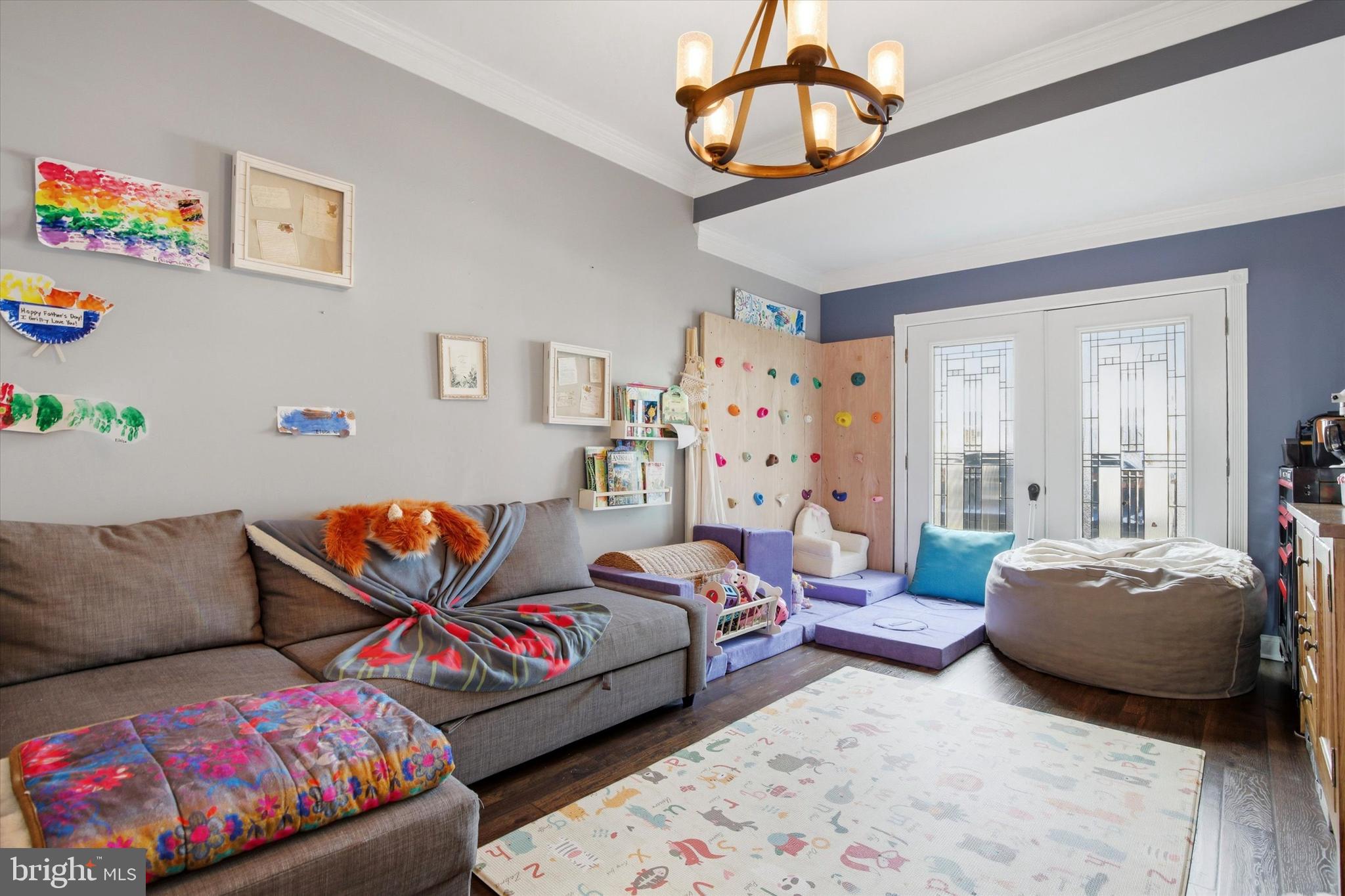 STRAWBERRY FIELDS - Residential