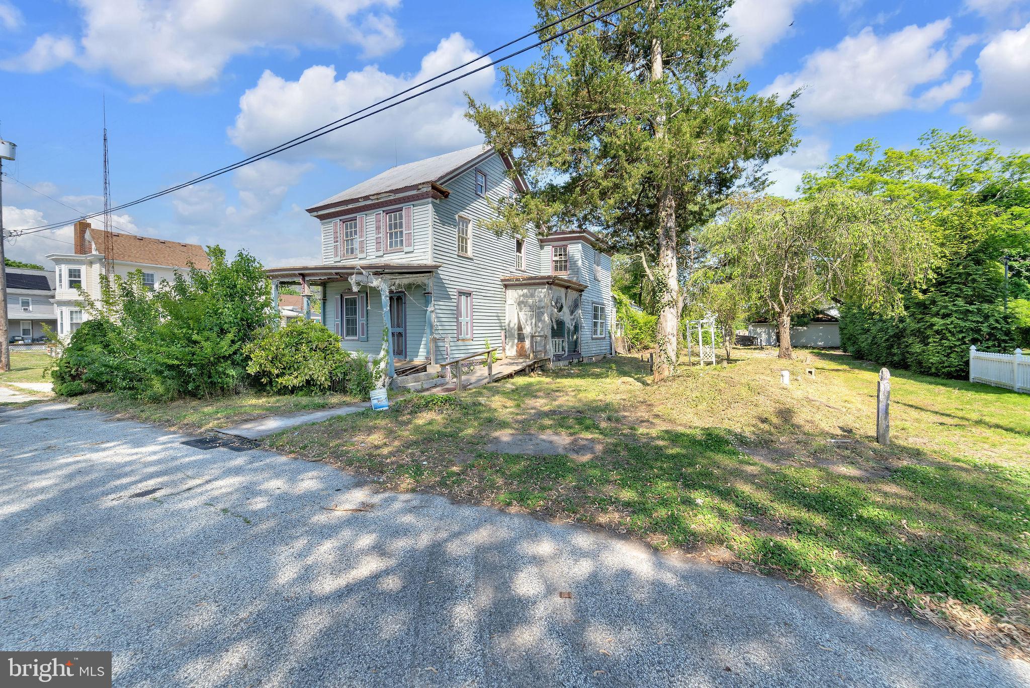 2528 MARKET STREET