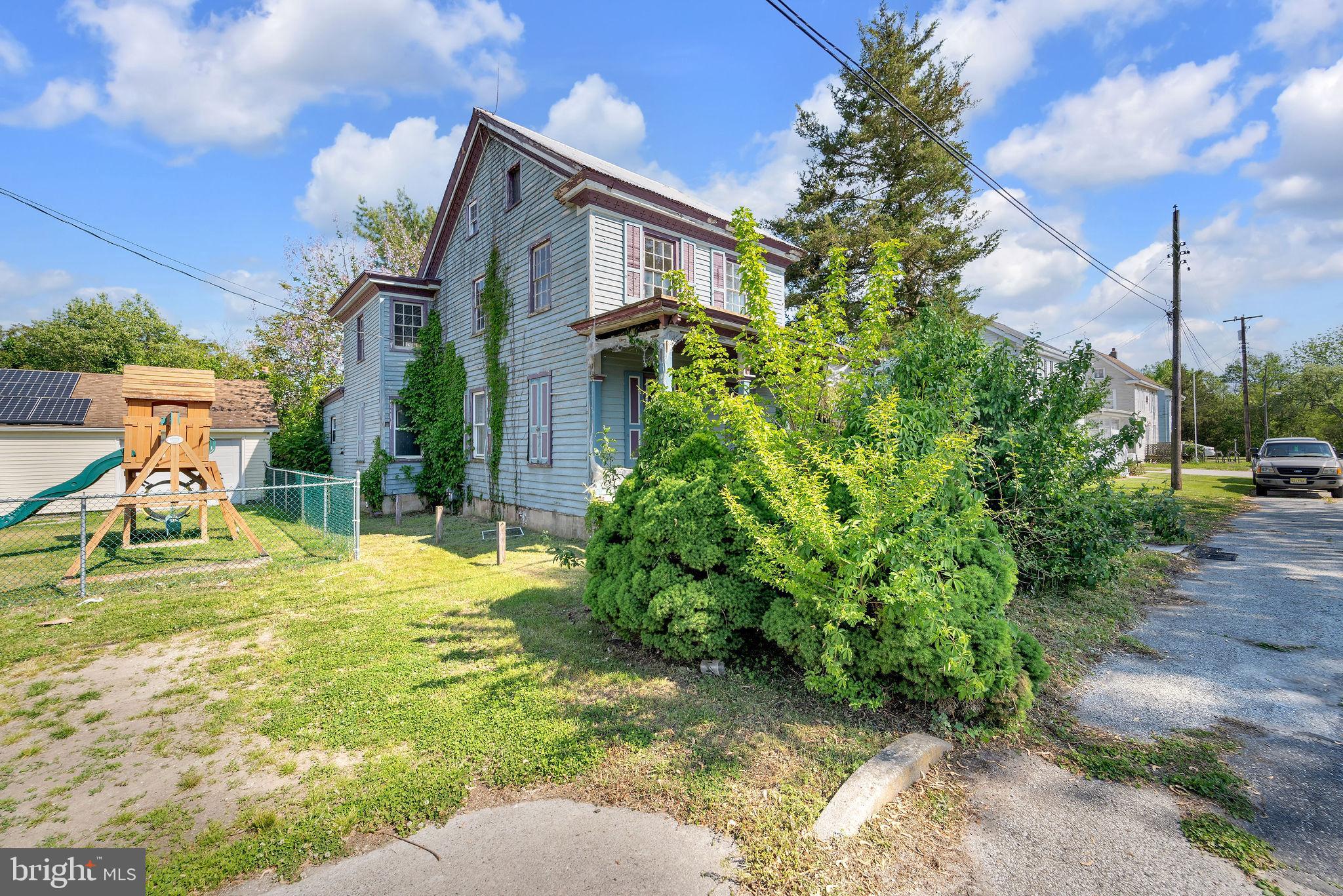 2528 MARKET STREET