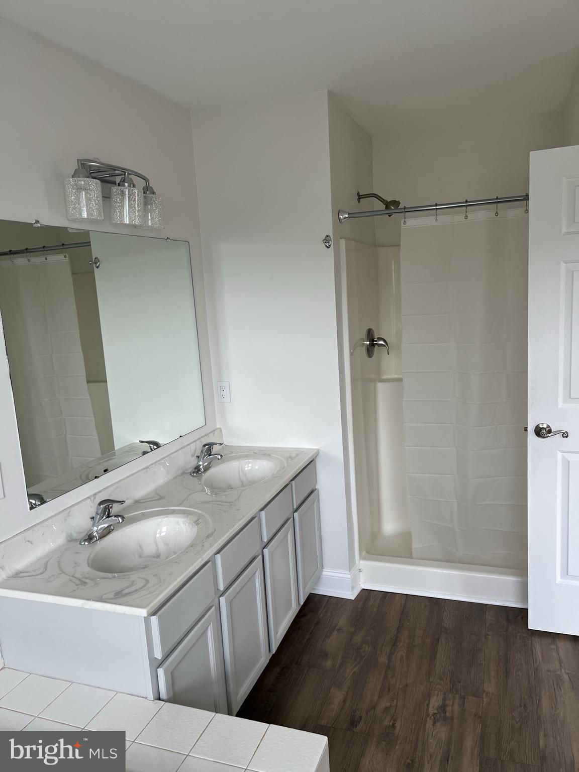EXETER WOODS - Residential