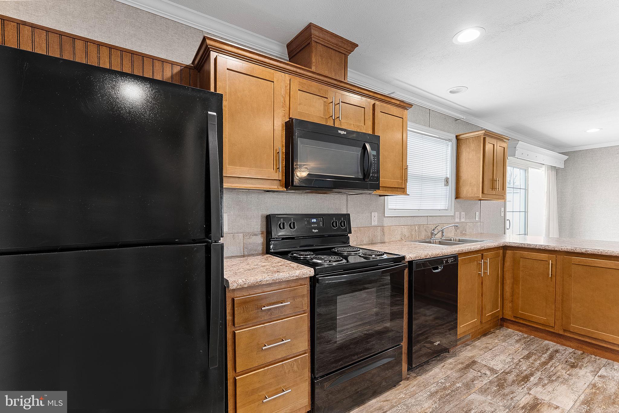 REGENCY LAKES - Residential