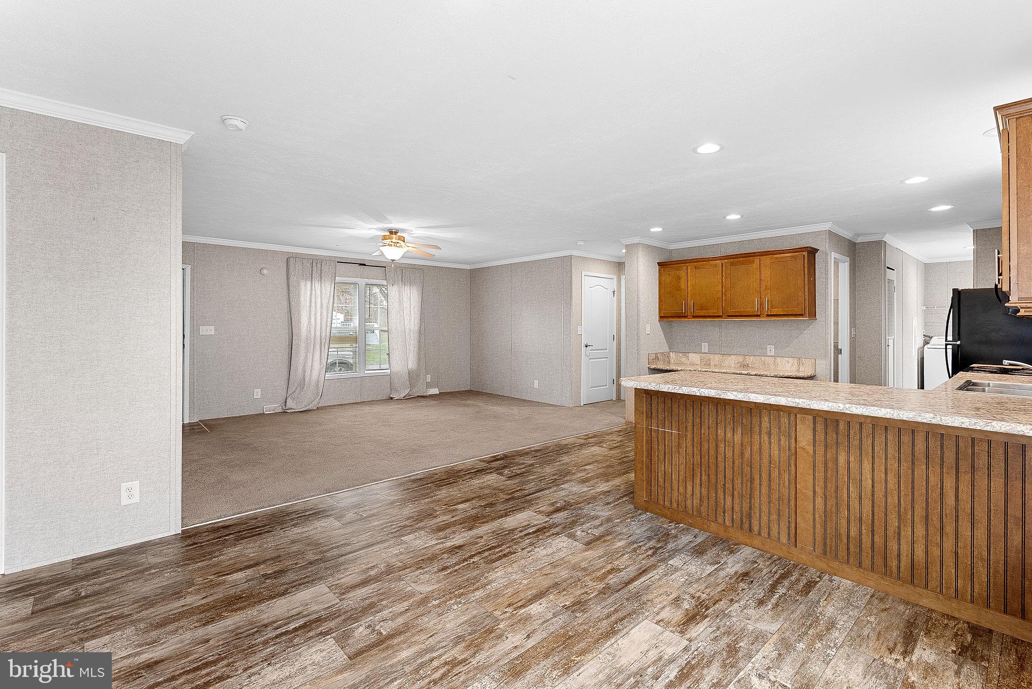 REGENCY LAKES - Residential