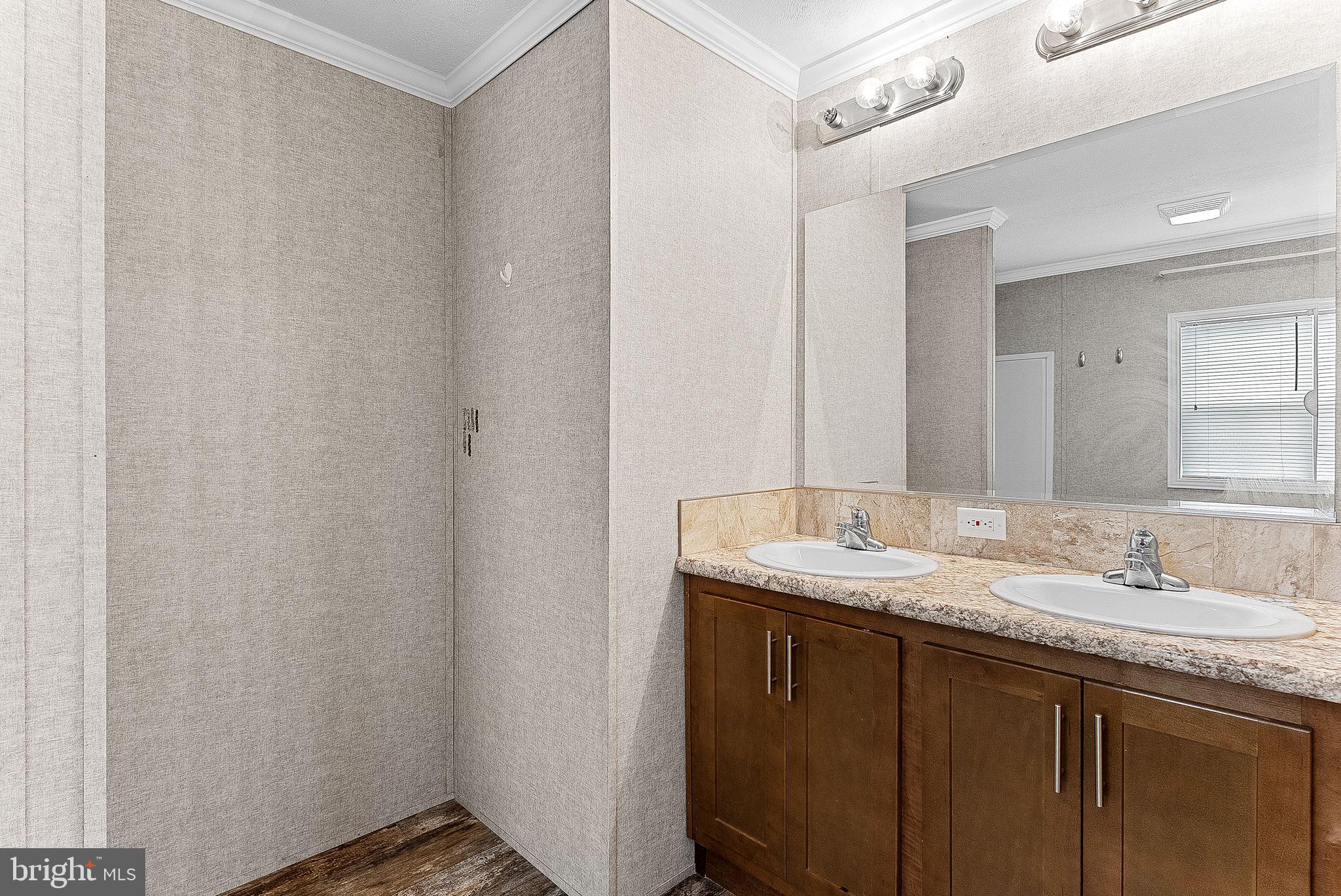 REGENCY LAKES - Residential